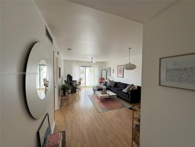 Building Photo - 1450 Lincoln Rd