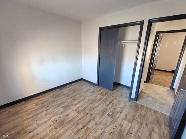 Building Photo - 5791 N Vinton Hills Dr