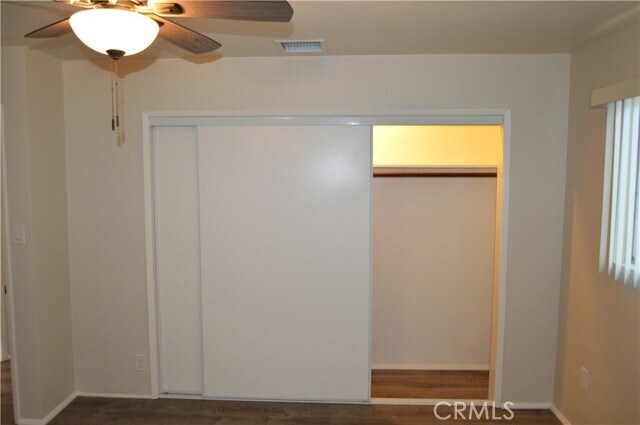 Building Photo - 866 Random Ln
