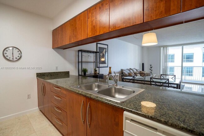 Building Photo - 1200 Brickell Bay Dr