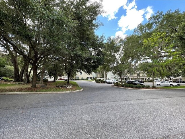 Building Photo - Beautiful 3BR/2.5BA Corner Townhome in Hai...