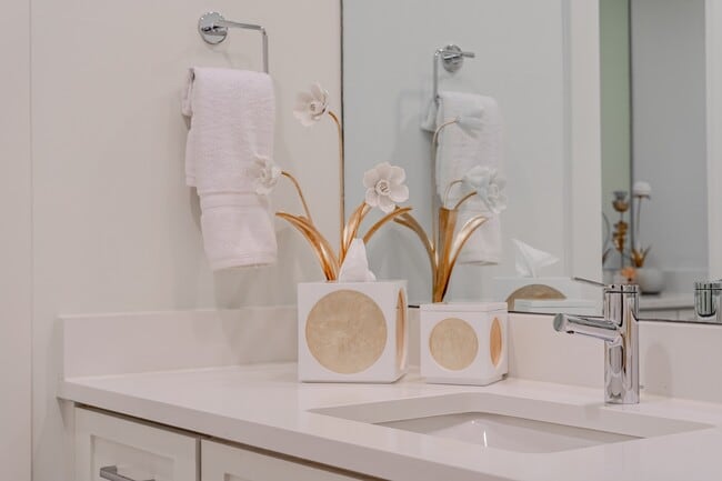 Building Photo - 4551 Fairway Ave