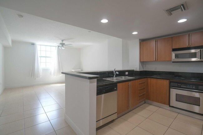 Building Photo - 610 Clematis St