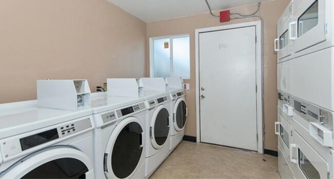 Building Photo - 3031 S 192nd St