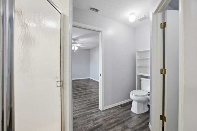 Building Photo - 3/2 Bedroom near Downtown Lakeland