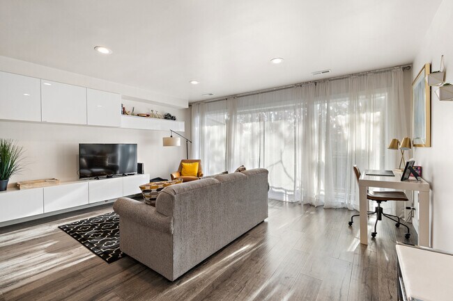 Building Photo - 925 N 9th St