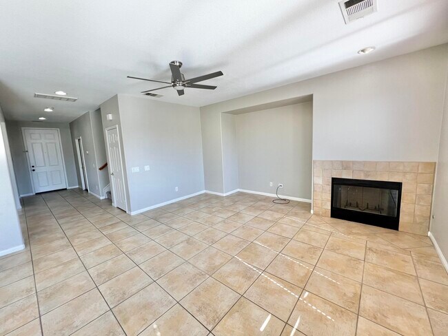 Building Photo - 43770 Campo Pl