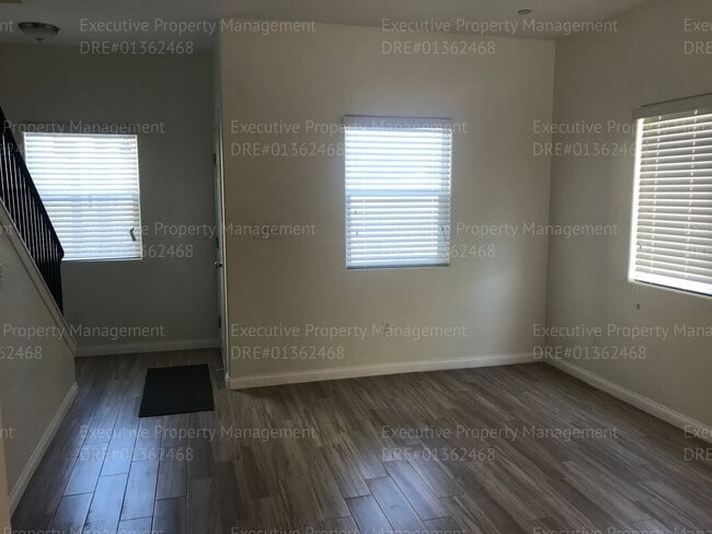 Building Photo - Bluehorse Townhomes