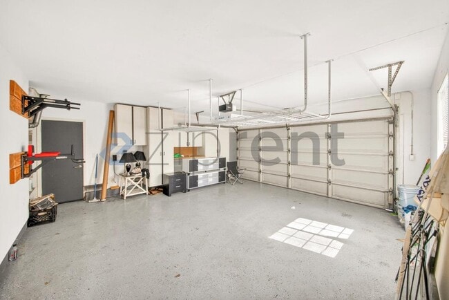 Building Photo - 2481 S Bundy Dr