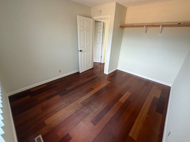 Building Photo - 3423 Catalina Ave