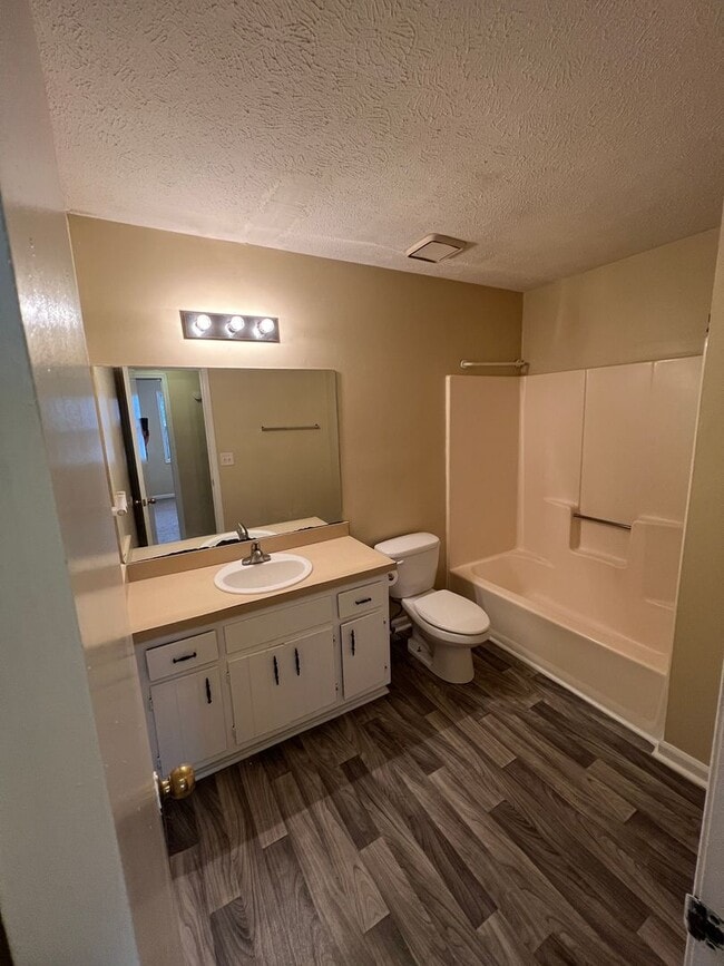 Building Photo - 2332 Goodwood Dr