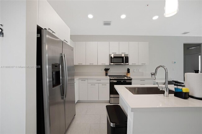 Building Photo - 8167 NW 41st St