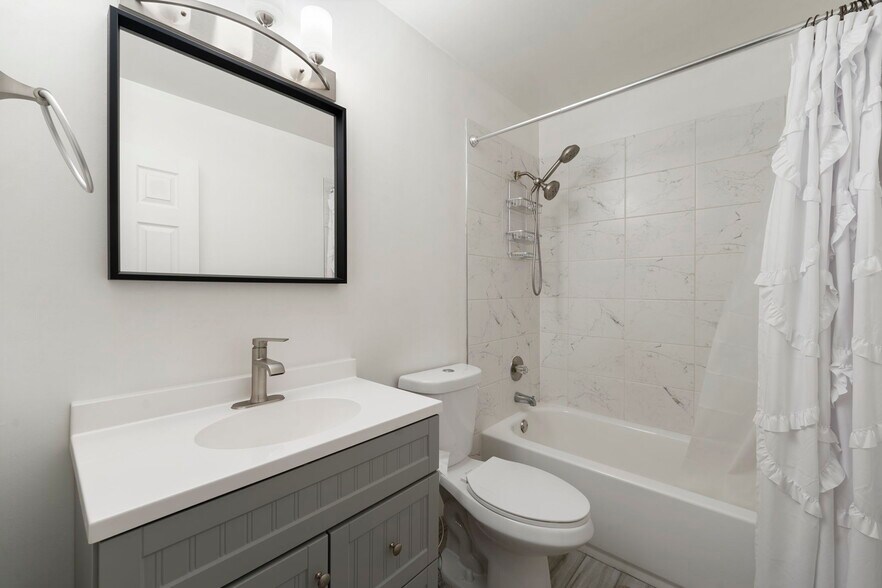 Building Photo - 136 Mohawk Trl
