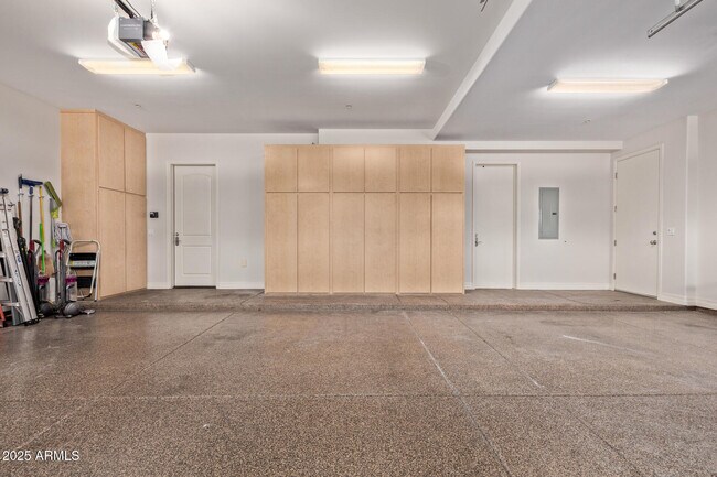Building Photo - 8614 N 17th Pl