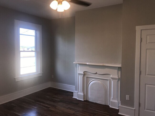 Building Photo - 3 BR, 1 Bath Townhouse - Lawrenceville - TOTALLY UPDATED!
