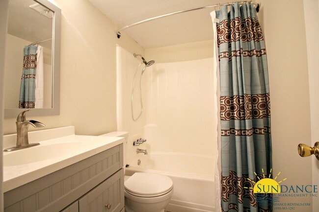 Building Photo - Charming 2 Bedroom Ground Unit at The Cedars