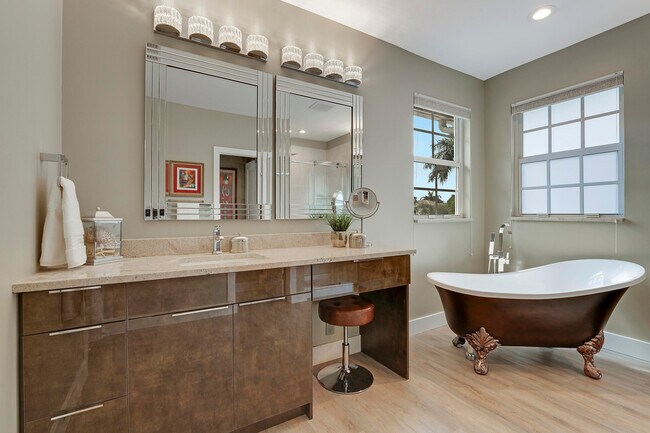 Building Photo - 127 Via Castilla