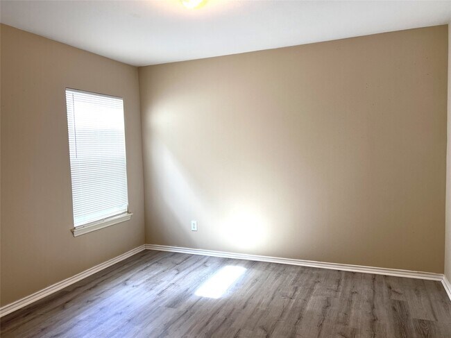Building Photo - 12735 Wisteria Park Dr