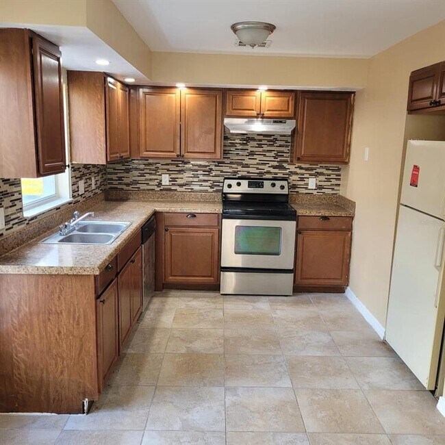 Building Photo - 214 Bay Head Dr