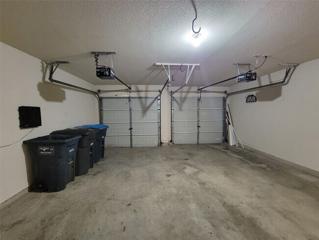 Building Photo - 9717 Sinclair St