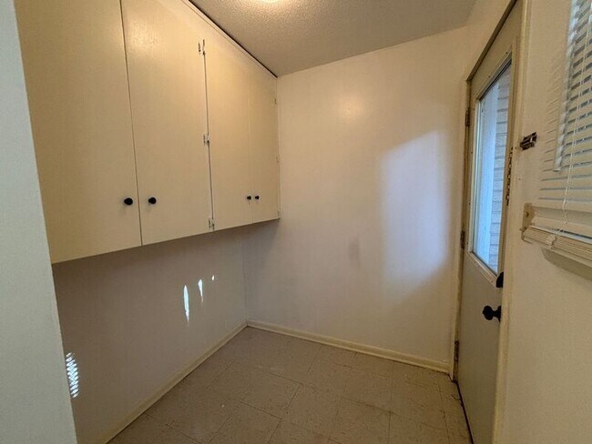 Building Photo - 529 Brown Cir Dr