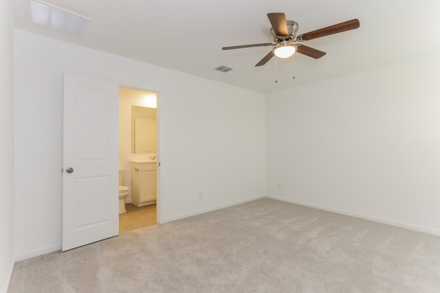 Building Photo - 1727 Crossbill St