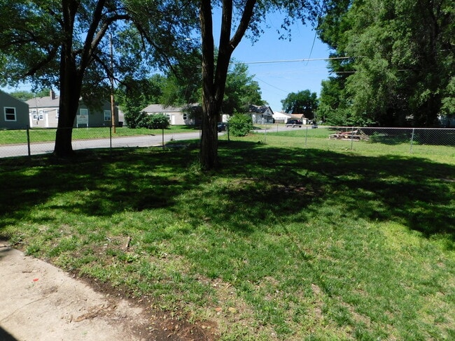 Building Photo - Affordable 3 bedroom/1 bath in El Dorado!