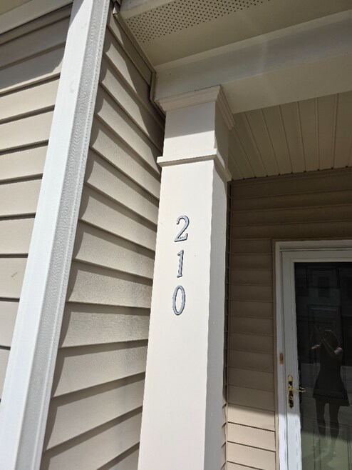 Building Photo - 210 Leighann Ridge Ln