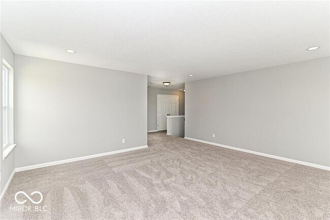 Building Photo - 2165 Davis Dr