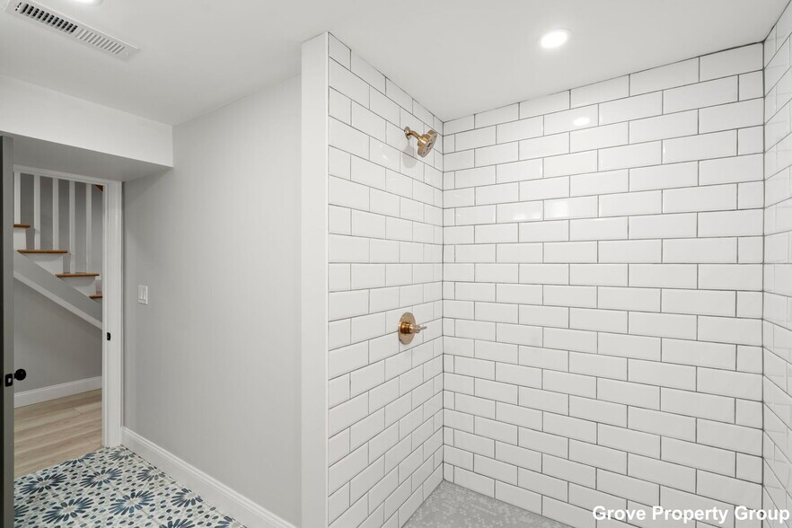 Building Photo - 531 E 5th St