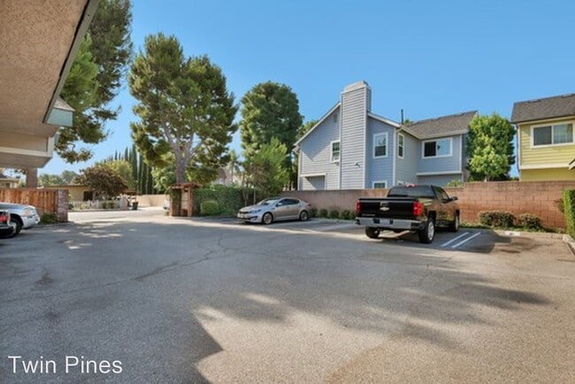 Building Photo - 2567 Orange Ave