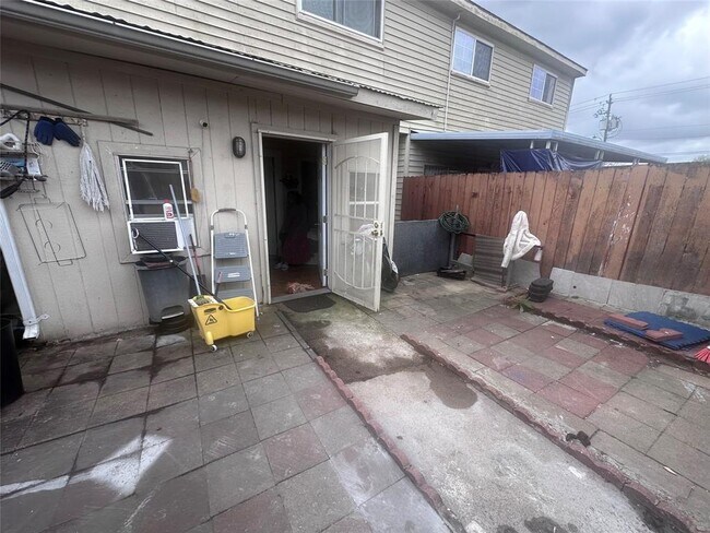 Building Photo - 11136 Village Bend Ln