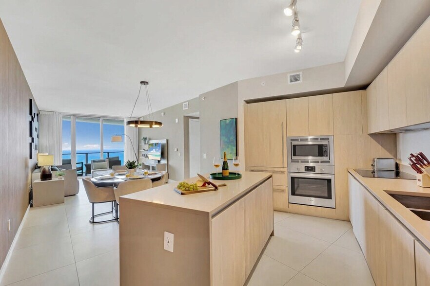 Building Photo - 4111 S Ocean Dr