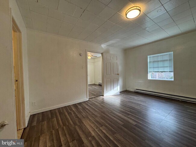 Building Photo - 222 Long Ln