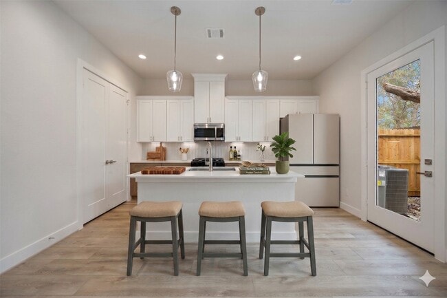 Building Photo - 6108 De Campo St