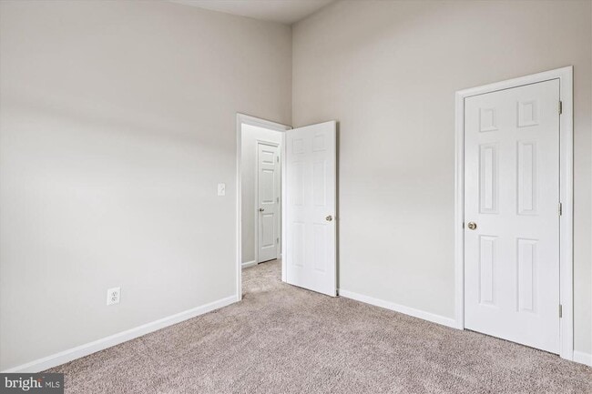 Building Photo - 5503 Sacramento Mews Pl