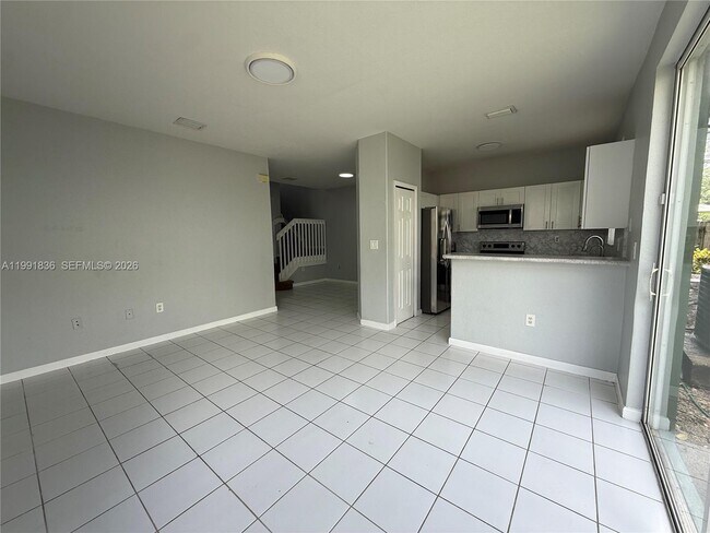 Building Photo - 1586 SE 27th Ct