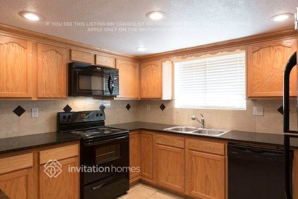 Building Photo - 1943 W Devonshire St