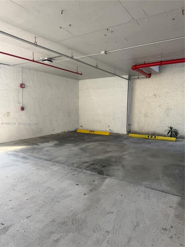 Building Photo - 2120 W Flagler St