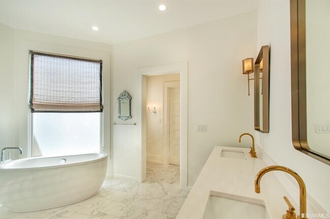 Building Photo - 3242 Washington St