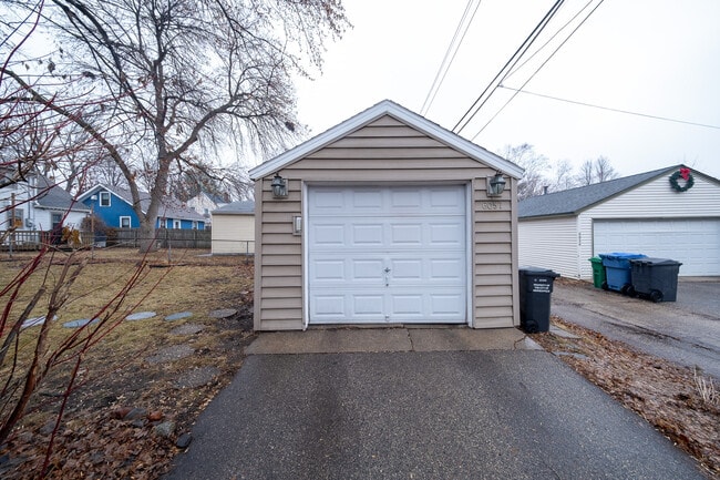 Building Photo - 6057 Clinton Ave