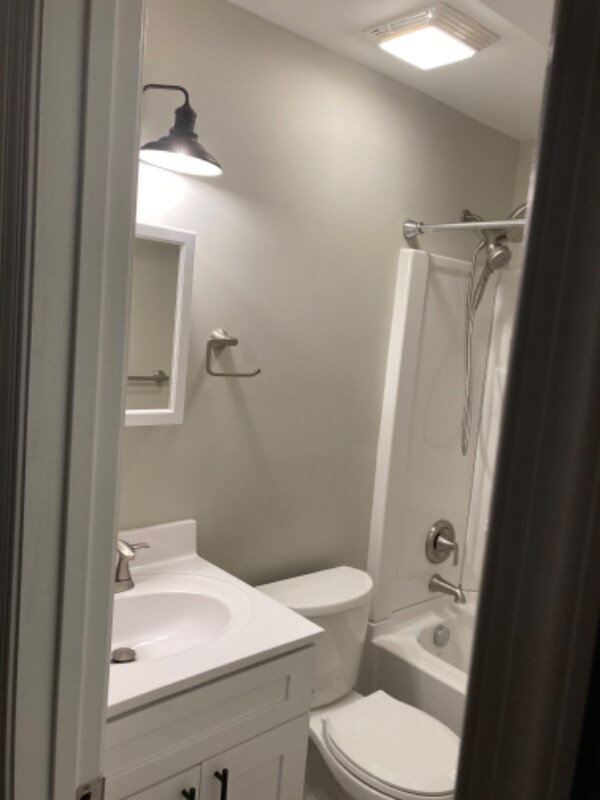 Building Photo - 1050 Stonybridge or Stoneybridge Dr