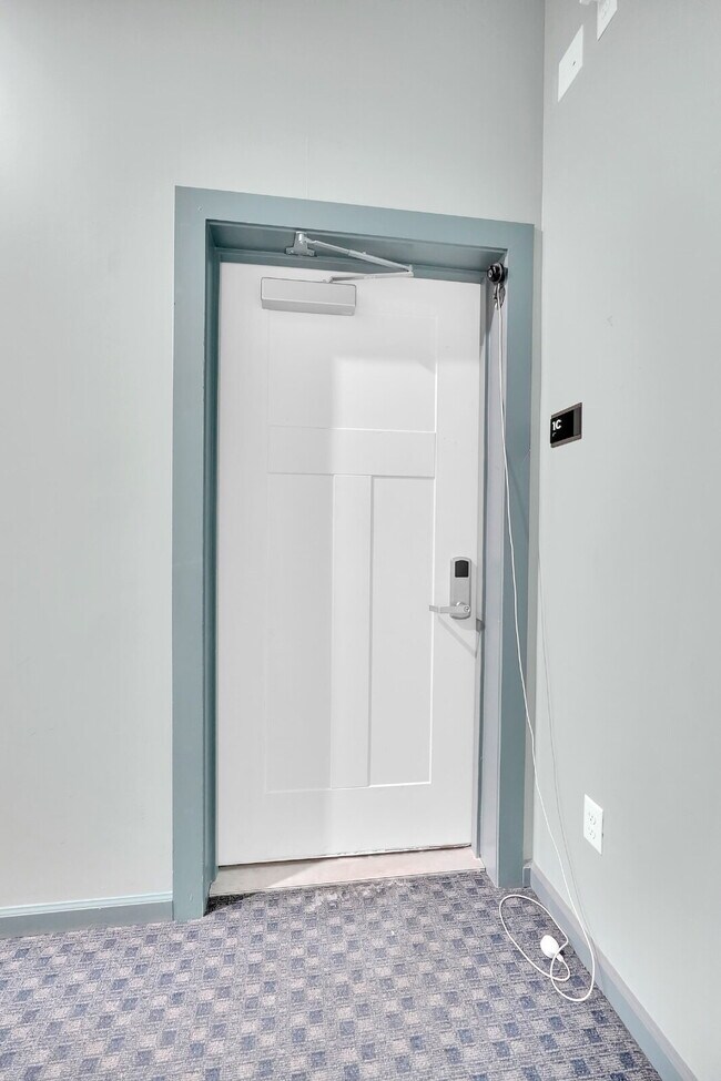 Building Photo - Furnished 2-Bedroom, 2-Bath Apartment near the Medical Campus