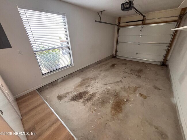 Building Photo - 7827 Fawn Brook Cir E