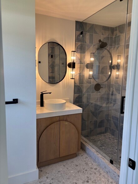 Master Bath - 6716 Arroyo Dr