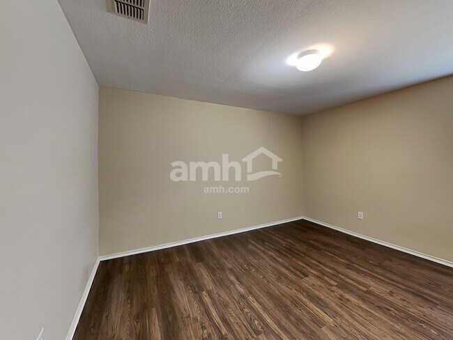 Building Photo - 8427 Cotton Valley Ln