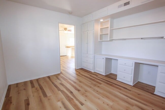 Building Photo - 860 Gail Gardner Way