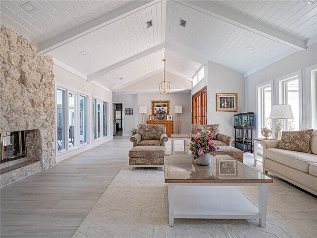 Building Photo - 195 Spinnaker Dr