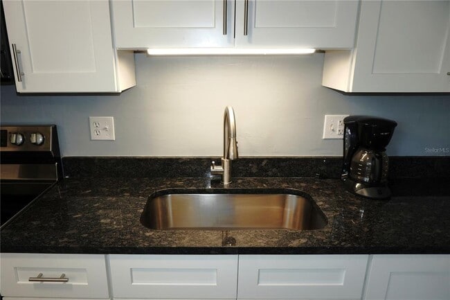 Building Photo - 4338 Tahitian Gardens Cir