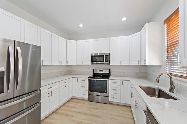 Building Photo - 150 Lismore Ln